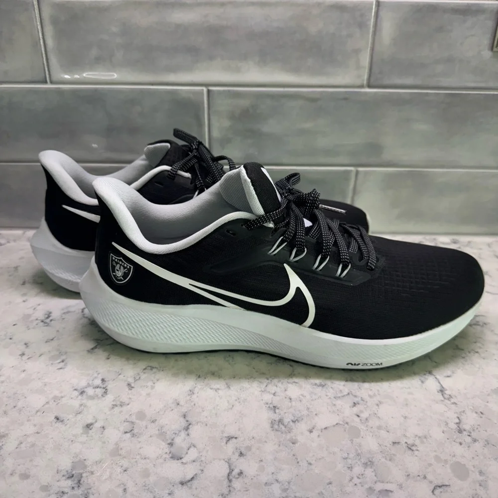 Nike NFL Las Vegas Raiders Pegasus 39 Shoes Las Vegas size 10 Black Sneakers - Picture 1 of 8